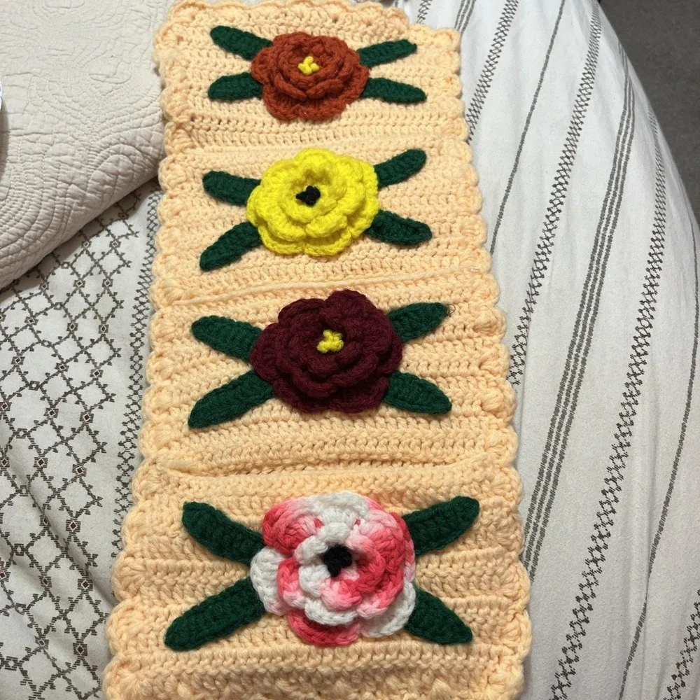 VTG Handmade Crochet Letter Card Mail Holder Peach With Flowers 3 Pocket - Picture 1 of 8